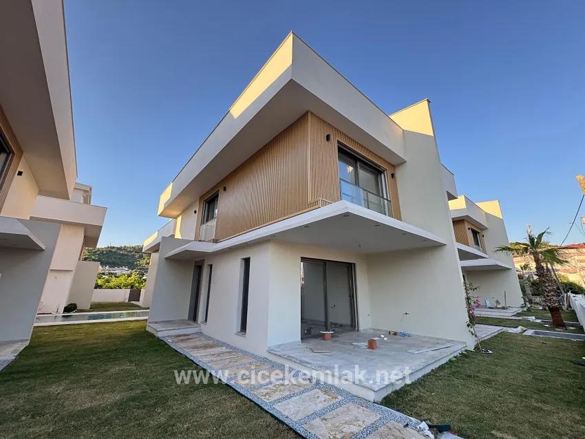 Izmir Seferihisar Urkmez Centre In 3+1 Pool Villa For Sale