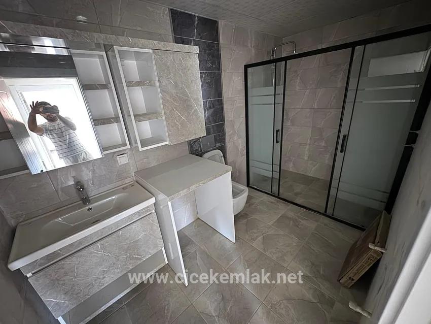 İzmir Seferihisar Ürkmez Centre For Sale 4+1 Lift-equipped Flat