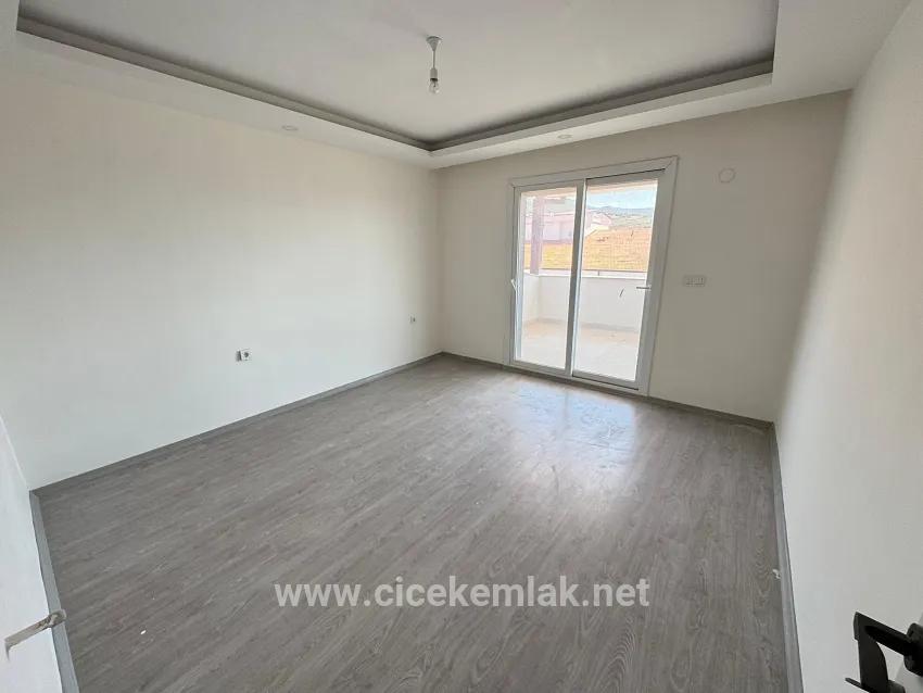 İzmir Seferihisar Ürkmez Centre For Sale 4+1 Lift-equipped Flat