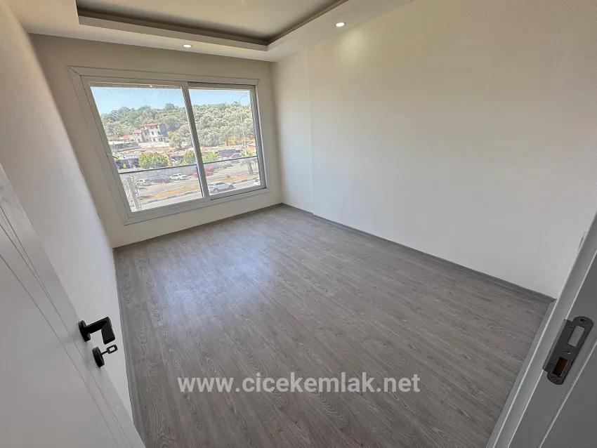 İzmir Seferihisar Ürkmez Centre For Sale 4+1 Lift-equipped Flat