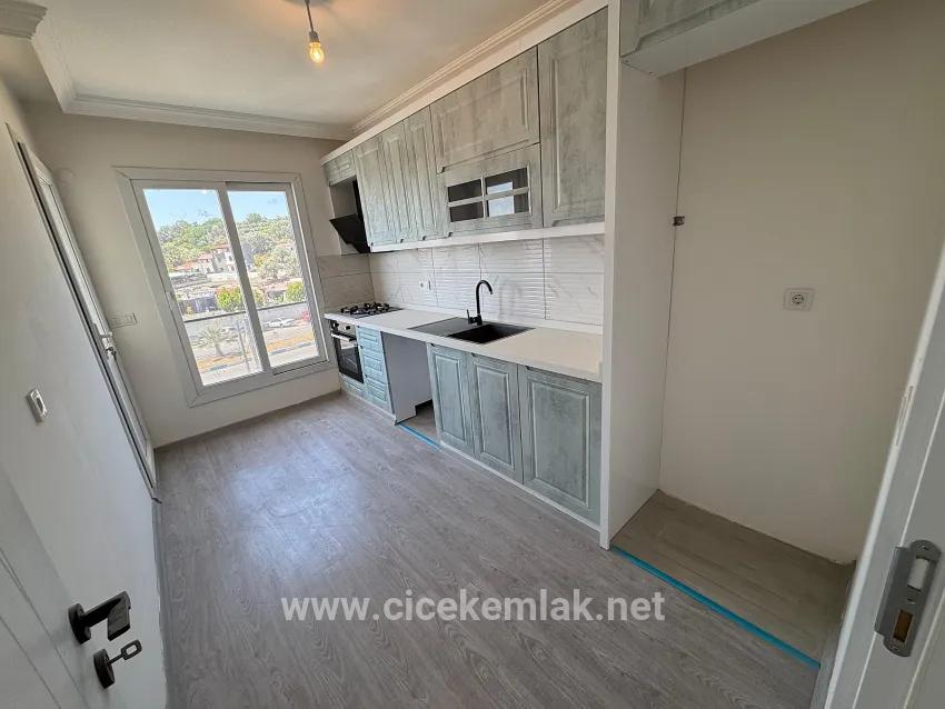 İzmir Seferihisar Ürkmez Centre For Sale 4+1 Lift-equipped Flat