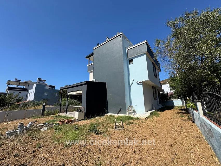 İzmir Seferihisar Atatürk Neighbourhood Fully Furnished 2+1 Villa For Sale