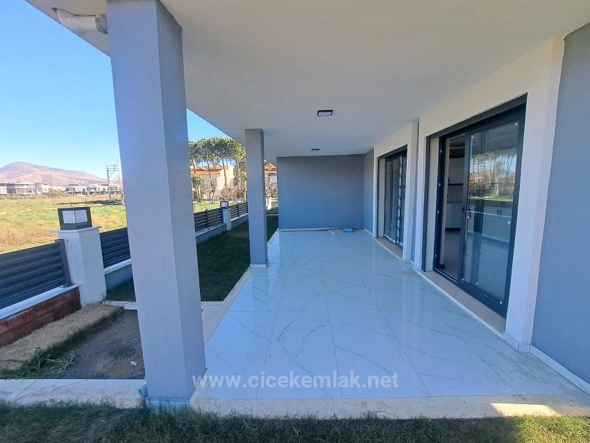3+1 Villa For Sale In Doğanbey, Seferihisar, İzmir