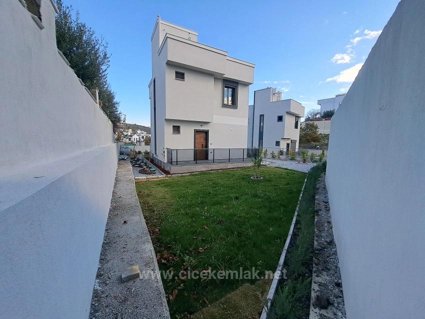 3+1 Villa For Sale In Izmir Seferihisar Akarca