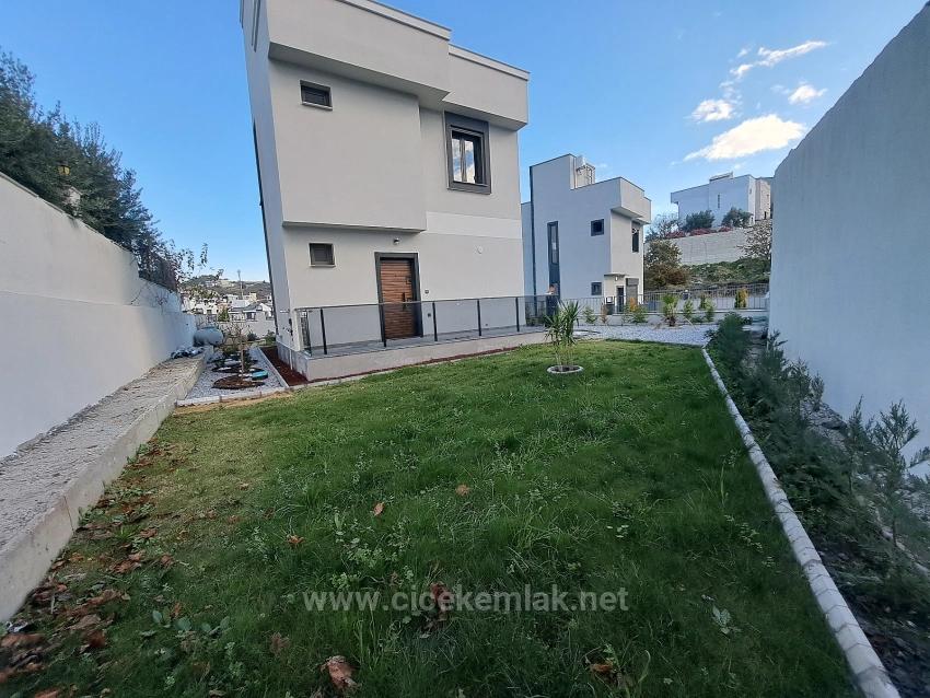 3+1 Villa For Sale In Izmir Seferihisar Akarca