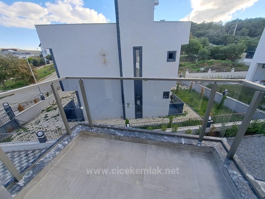 3+1 Villa For Sale In Izmir Seferihisar Akarca