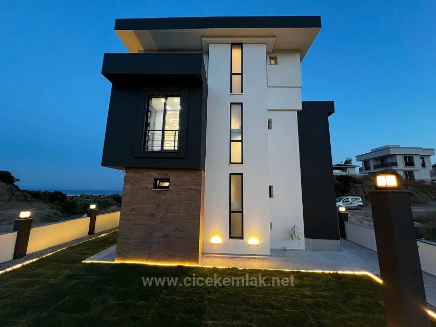 4+1 Villa For Sale In Izmir Seferihisar Atatürk District