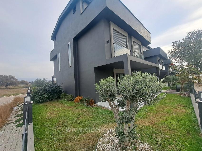 3+1 Villa For Sale In Doğanbey, Seferihisar, İzmir