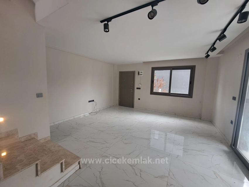 3+1 Villa For Sale In Doğanbey, Seferihisar, İzmir