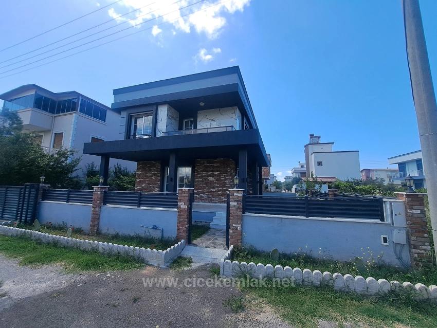 3+1 Bedroom Villa For Sale in Cumhuriyet Nbh. Seferihisar Doğanbey - 300 m²