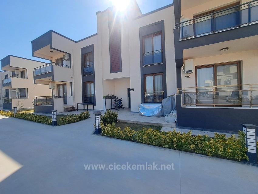 1+1 Apartment For Sale In A Complex With A Swimming Pool In Doğanbey, Seferihisar, İzmir
