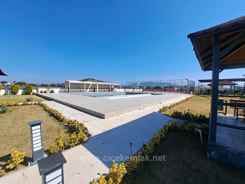 1+1 Apartment For Sale In A Complex With A Swimming Pool In Doğanbey, Seferihisar, İzmir