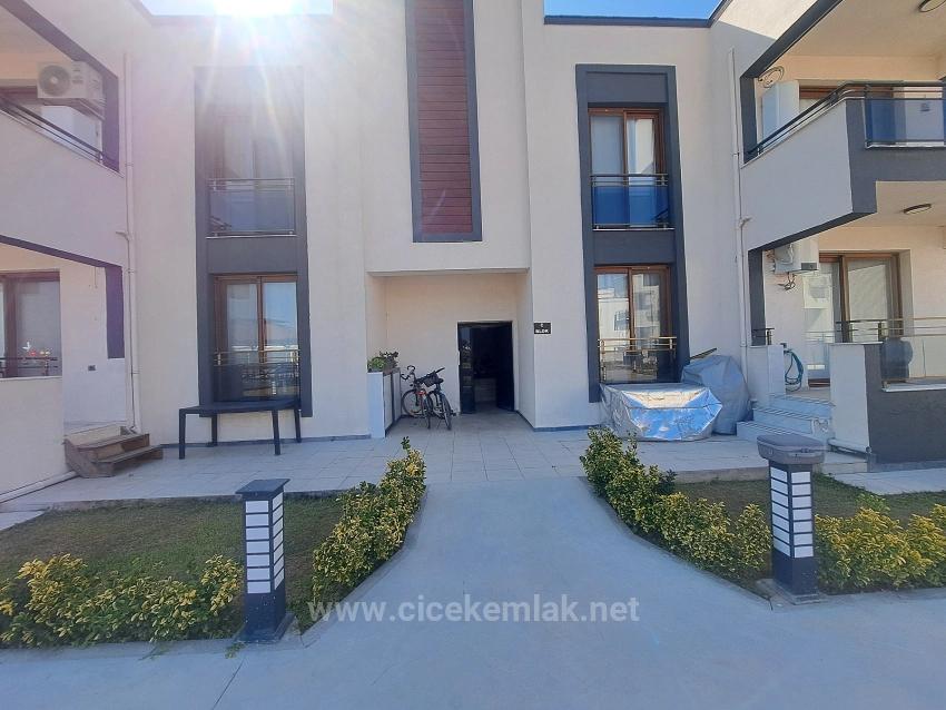 1+1 Apartment For Sale In A Complex With A Swimming Pool In Doğanbey, Seferihisar, İzmir