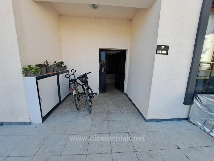 1+1 Apartment For Sale In A Complex With A Swimming Pool In Doğanbey, Seferihisar, İzmir