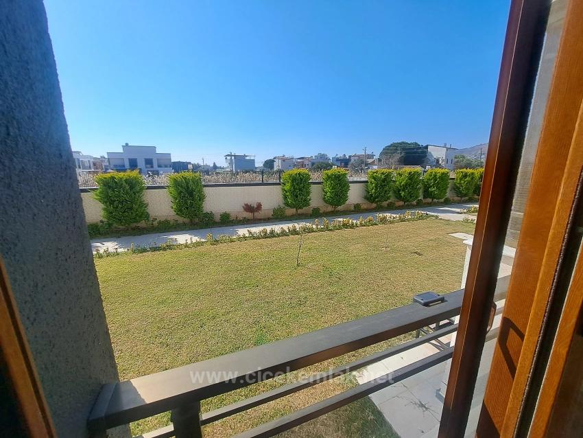 1+1 Apartment For Sale In A Complex With A Swimming Pool In Doğanbey, Seferihisar, İzmir