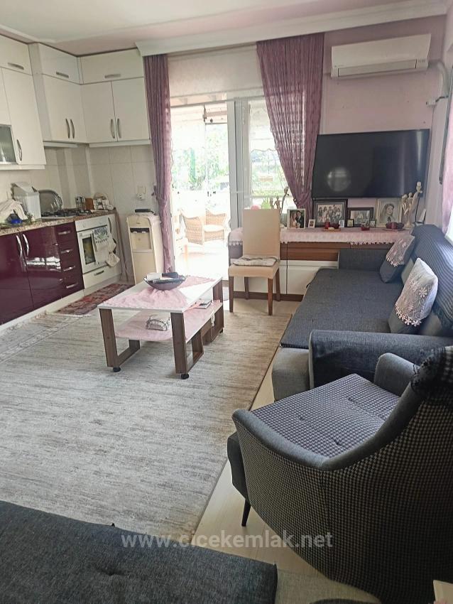 2+1 Apartment With Garden For Sale In Izmir Seferihisar Ürkmez Center