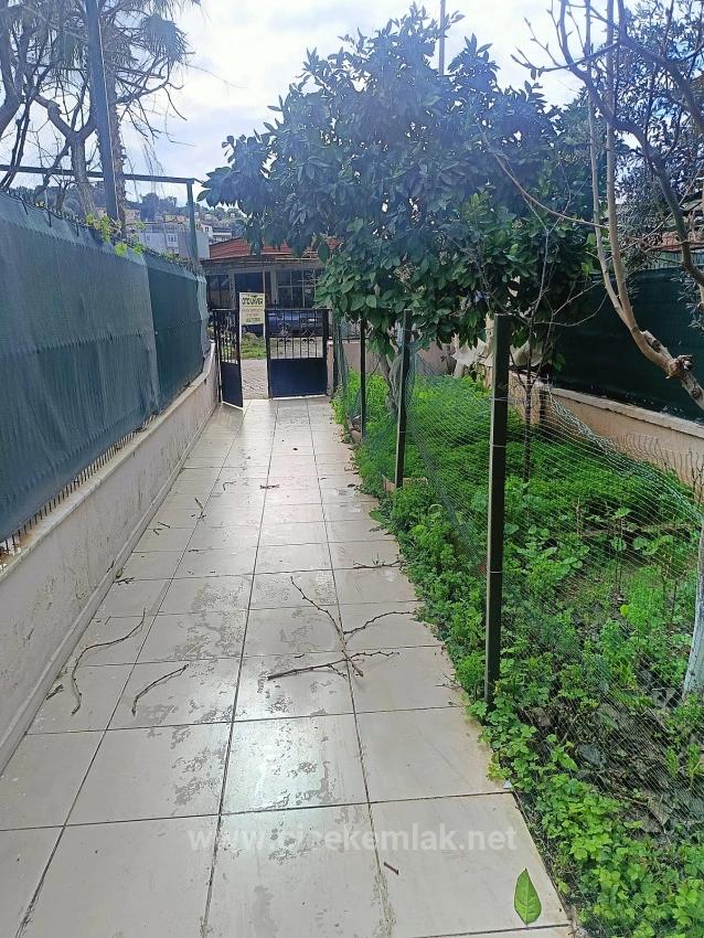 2+1 Apartment With Garden For Sale In Izmir Seferihisar Ürkmez Center