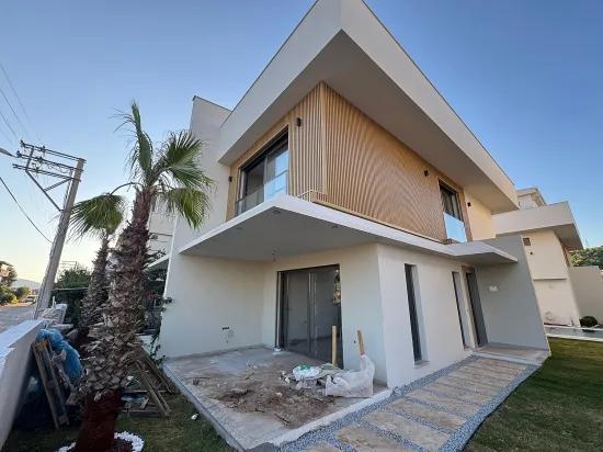 Izmir Seferihisar Urkmez Centre In 3+1 Pool Villa For Sale