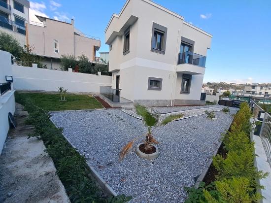 3+1 Villa For Sale In Izmir Seferihisar Akarca