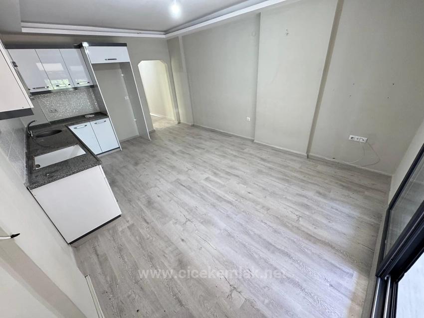 Квартира 1+1 На Продажу В Уркмезе, Сеферихисар, Измир, В 60 Метрах От Моря.