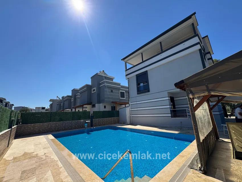 Для продажи Вилла 3+1 в Cumhuriyet Seferihisar Doğanbey - 300 m²