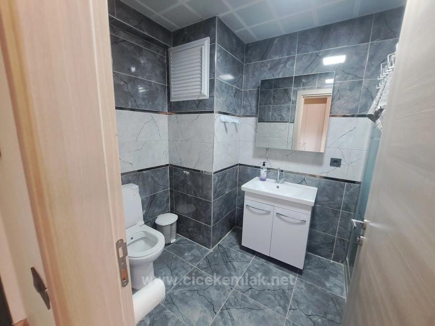 Продается Квартира 1+1 В Жилом Комплексе С Бассейном В Районе Доганбей, Сеферихисар, Измир.