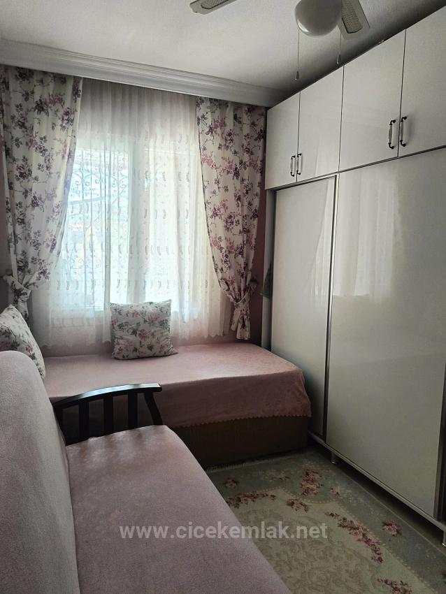 Квартира 2+1 С Садом На Продажу В Измире, Сеферихисар, Центр Юрмез