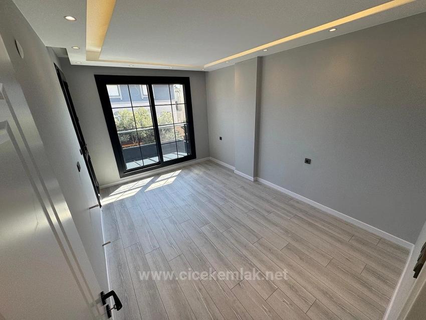 İzmir Seferihisar Ürkmez De Denize Sadece 40 Metre Satılık 3+1 Villa