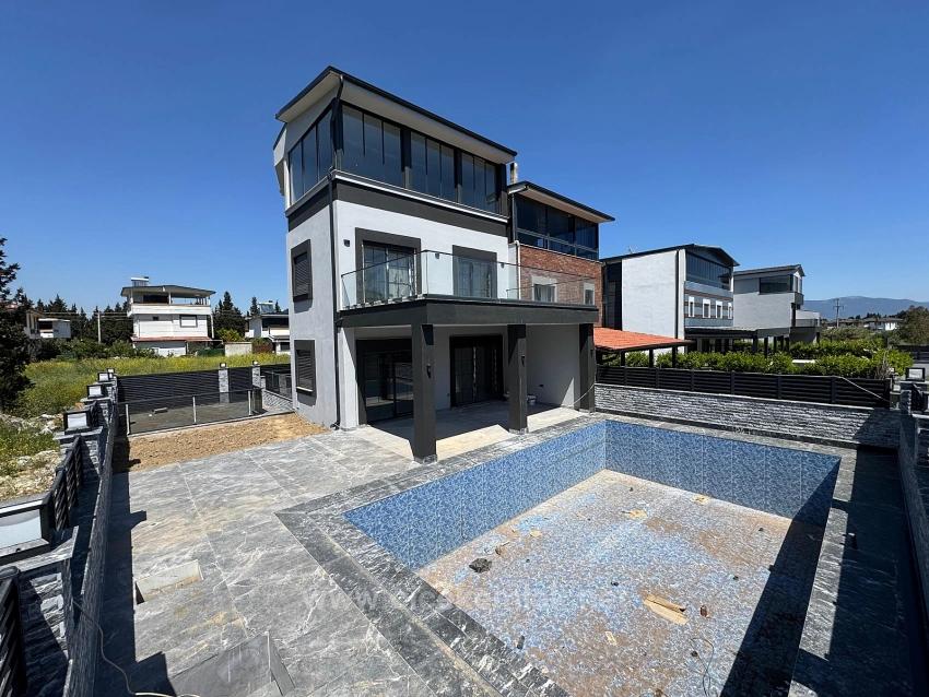 Seferihisar Doğanbey Cumhuriyet Mah. Satılık 3+1 Villa - 190 m²