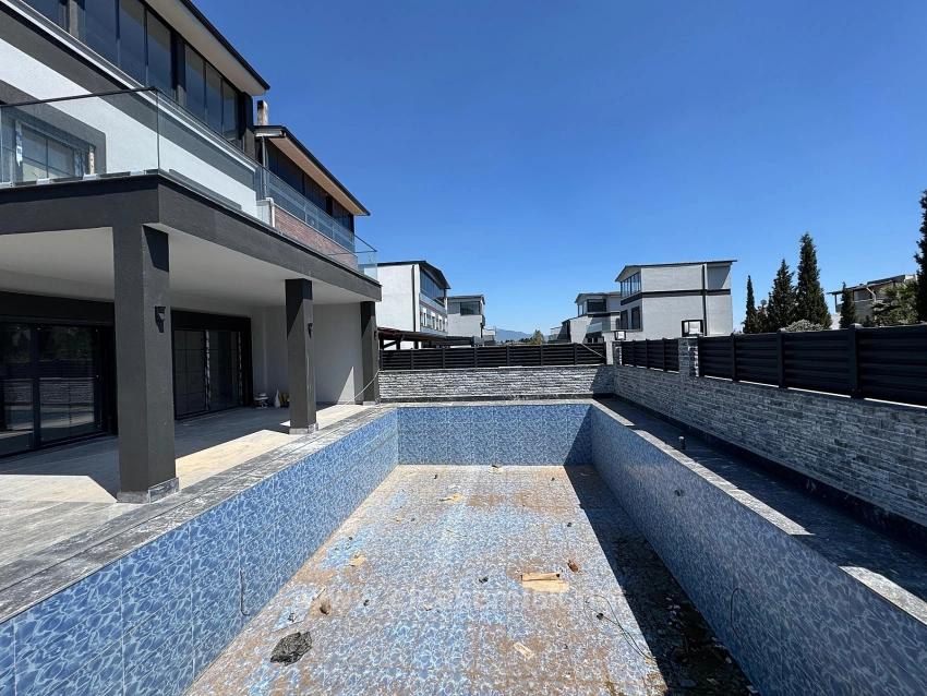 İzmir Seferihisar Doğanbey De Satılık Havuzlu 3+1 Villa