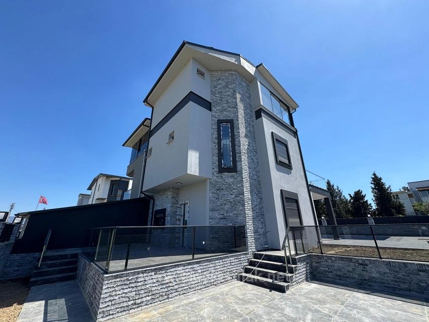İzmir Seferihisar Doğanbey De Satılık Havuzlu 3+1 Villa