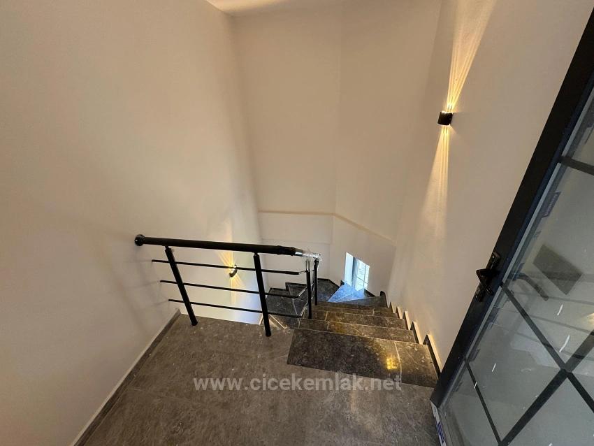 İzmir Seferihisar Doğanbey De Satılık Havuzlu 3+1 Villa