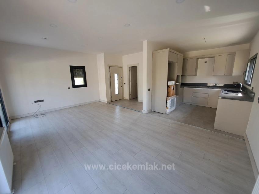 İzmir Seferihisar Doğanbey De Satılık 3+1 Villa
