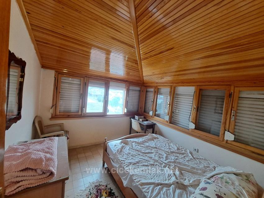 İzmir Seferihisar Doğanbey De Satılık 4+1 Havuzlu Site İcerisinde Villa