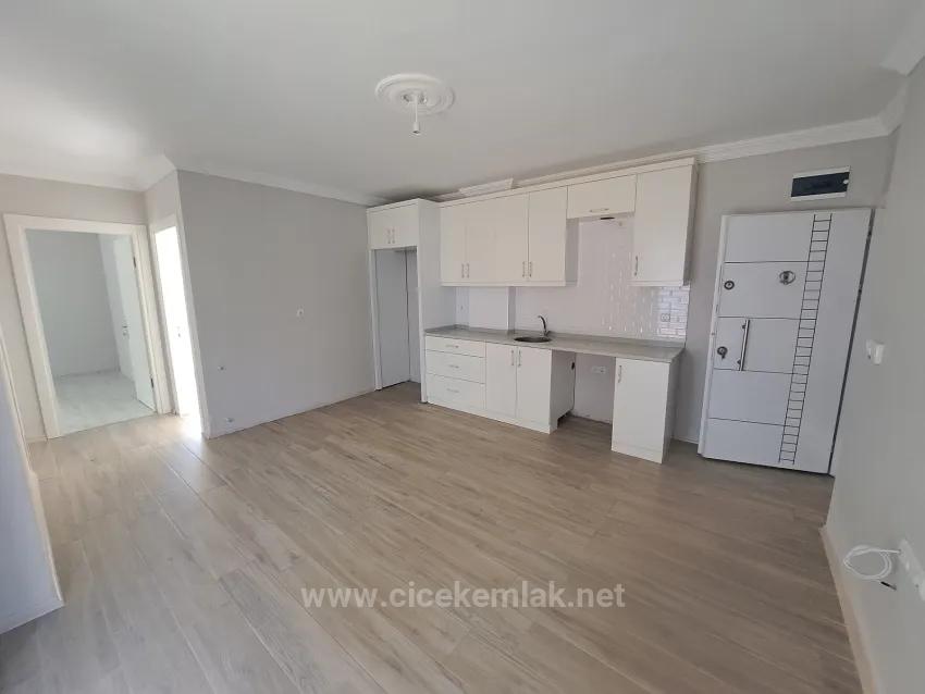 İzmir Seferihisar Ürkmez Merkez De Satılık 2+1 Daire