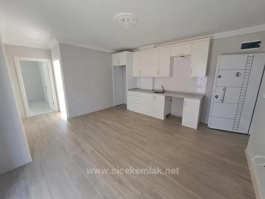 İzmir Seferihisar Ürkmez Merkez De Satılık 2+1 Daire