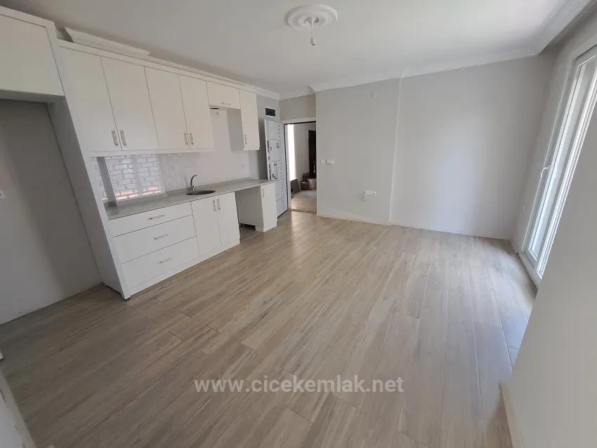 İzmir Seferihisar Ürkmez Merkez De Satılık 2+1 Daire