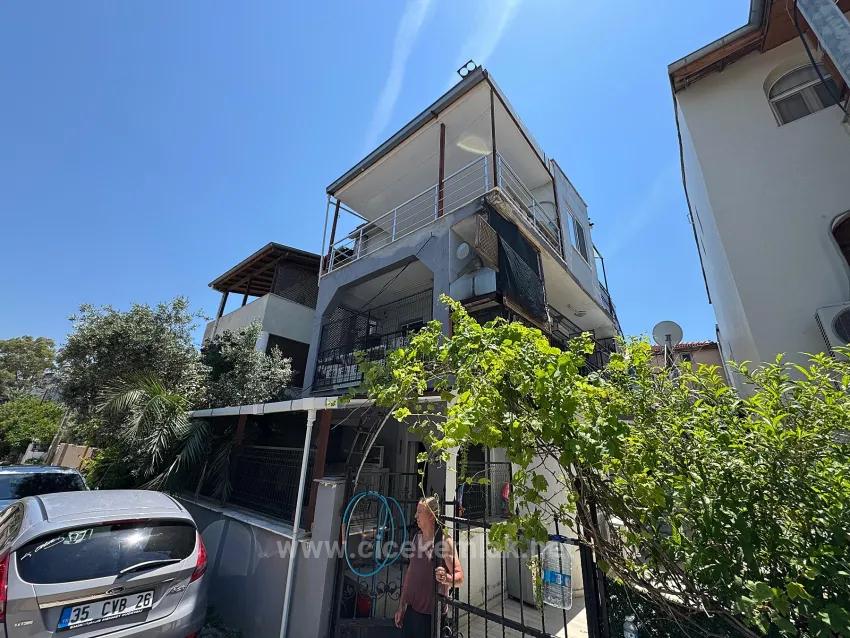 İzmir Seferihisar Ürkmez Merkez De Denize Sadece 50 Metre Mesafede Satılık 2+1 Daire
