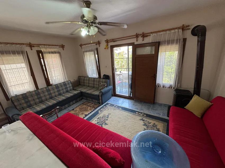 İzmir Seferihisar Ürkmez Merkez De Denize Sadece 50 Metre Mesafede Satılık 2+1 Daire