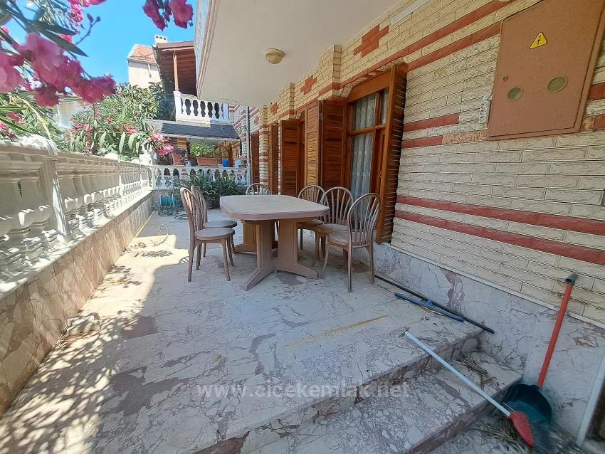 İzmir Seferihisar Ürkmez'de Denize 20 Metre Mesafede Satılık 5+1 Villa