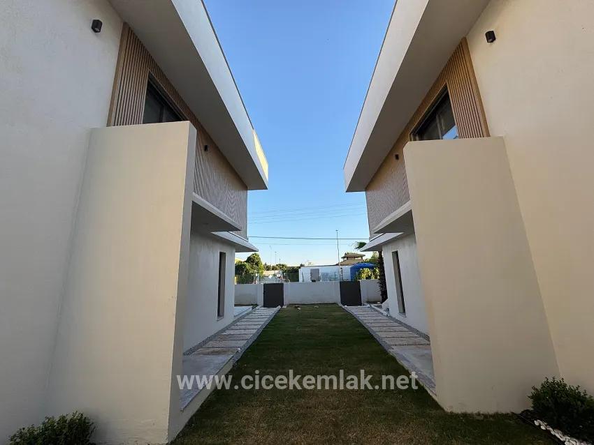 İzmir Seferihisar Ürkmez Merkez'de Satılık Havuzlu Sitede İçerisinde 3+1 Villa