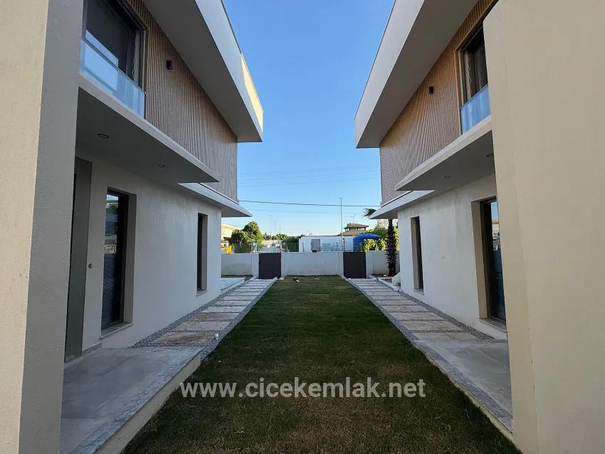 İzmir Seferihisar Ürkmez Merkez'de Satılık 3+1 Havuzlu Villa