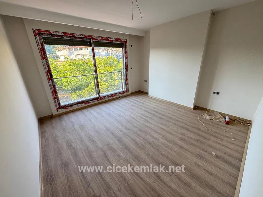 İzmir Seferihisar Ürkmez Merkez'de Satılık 3+1 Havuzlu Villa