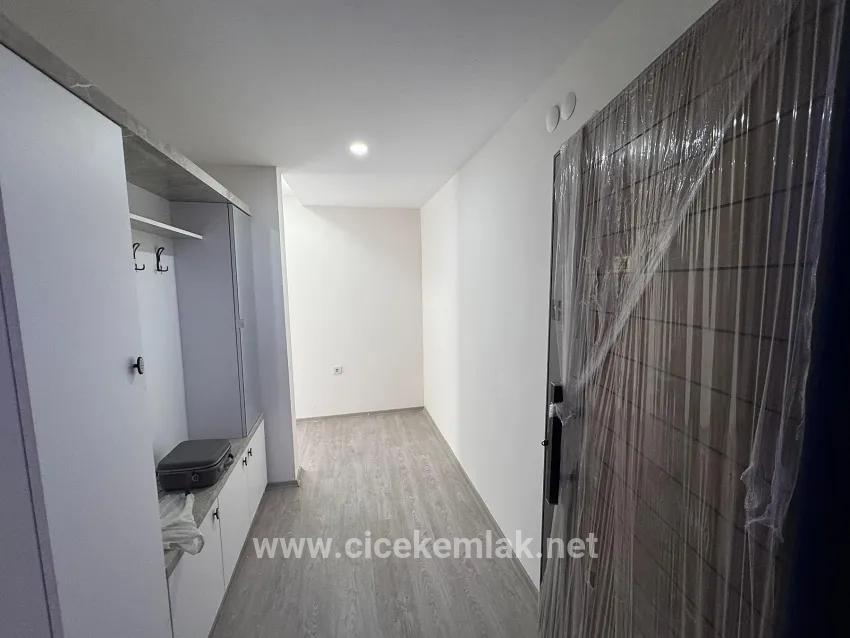 İzmir Seferihisar Ürkmez Merkez De Satılık 4+1 Asansörlü Daire