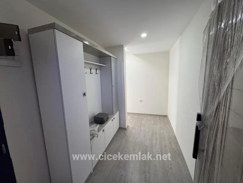 İzmir Seferihisar Ürkmez Merkez De Satılık 4+1 Asansörlü Daire