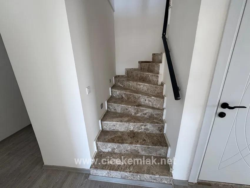 İzmir Seferihisar Ürkmez Merkez De Satılık 4+1 Asansörlü Daire