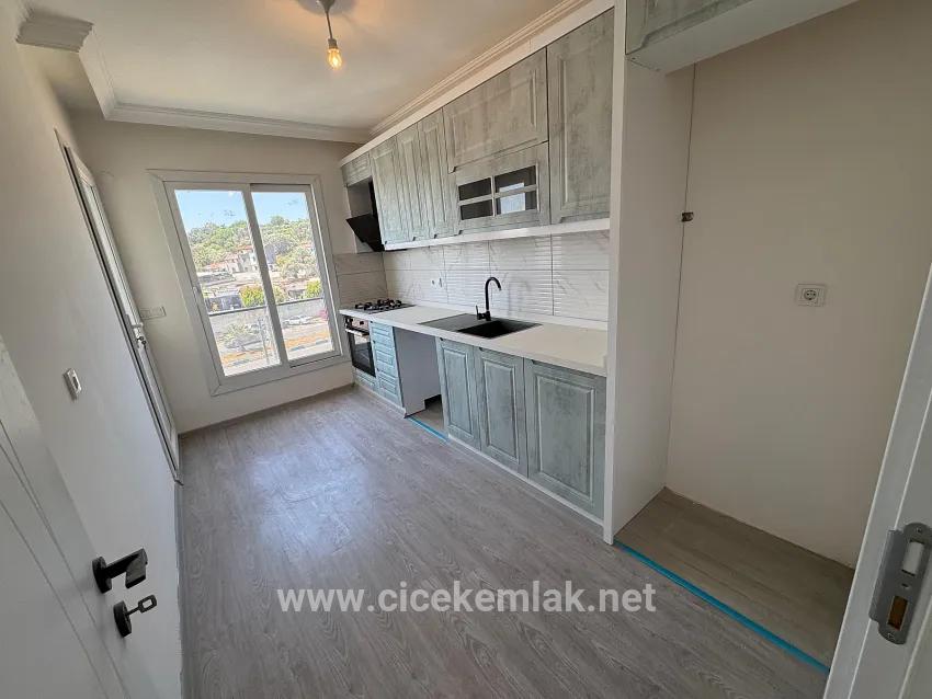 İzmir Seferihisar Ürkmez Merkez De Satılık 4+1 Asansörlü Daire
