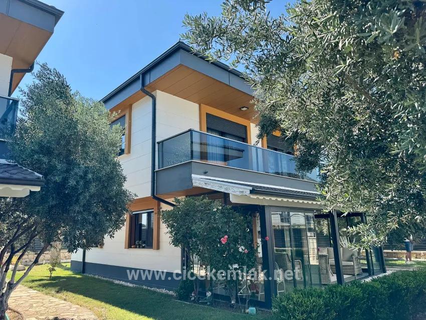 İzmir Seferihisar Doğanbey'de Satılık Havuzlu Site İçerisinde 3+1 Villa