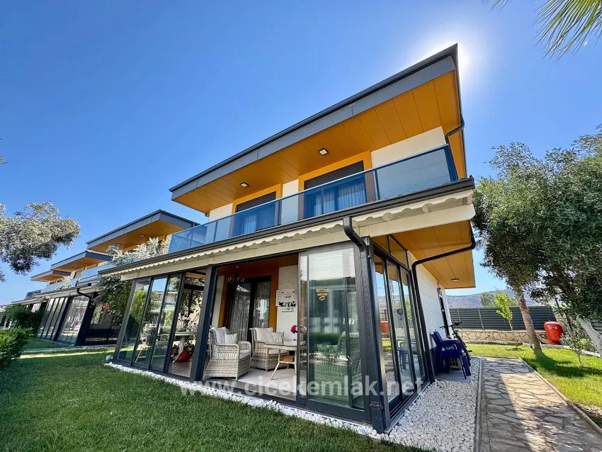 İzmir Seferihisar Doğanbey'de Satılık Havuzlu Site İçerisinde 3+1 Villa