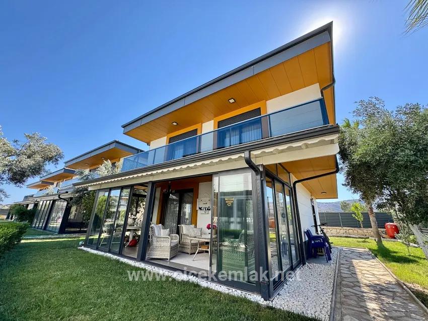 İzmir Seferihisar Doğanbey'de Satılık Havuzlu Site İçerisinde 3+1 Villa